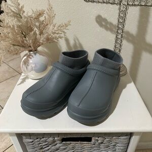 UGG Gray Winter Boots Waterproof and Seamless